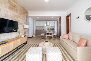 TV - Luxe Bohemian by Yourhost (Nairobi)