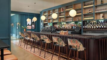 Bar (trong khuôn viên)