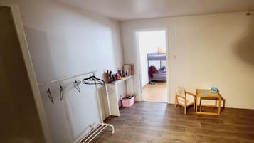 Apartment, 1 Bedroom, Smoking, City View | Interior