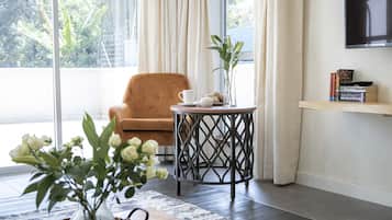 Business-Apartment | Wohnbereich | Flachbildfernseher