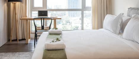Business-Apartment | Badezimmer | Kostenlose Toilettenartikel, Haartrockner, Handtücher, Toilettenpapier