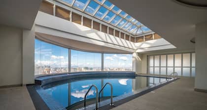 Capital Emerald Line 1 bed by YourHost