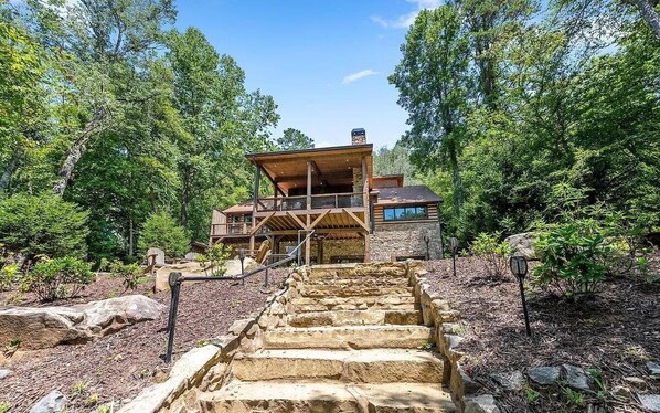 Exterior - Walk out to the Toccoa- Luxury Riverfront. Hot tub (Mineral Bluff)