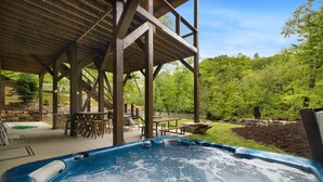 A hot tub under a wooden pergola with a view of a lush green landscape. - On Toccoa River - Luxury Riverfront - Hot tub (Mineral Bluff)