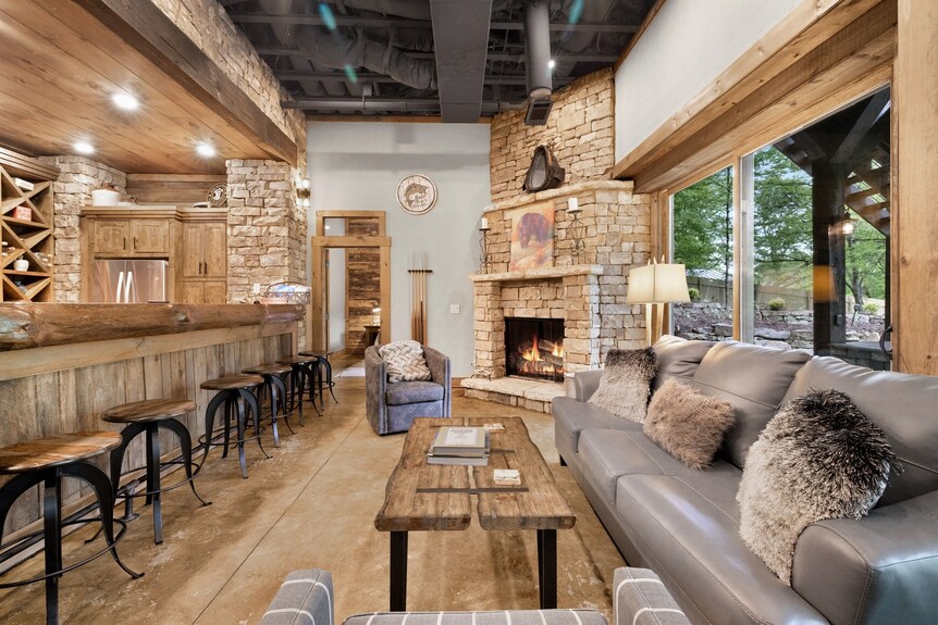 On Toccoa River - Luxury Riverfront - Hot Tub - Georgia