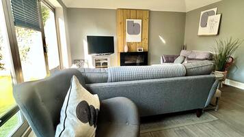 Apartment (2 Bedrooms) | Living area