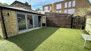 Apartment (2 Bedrooms) | Garden