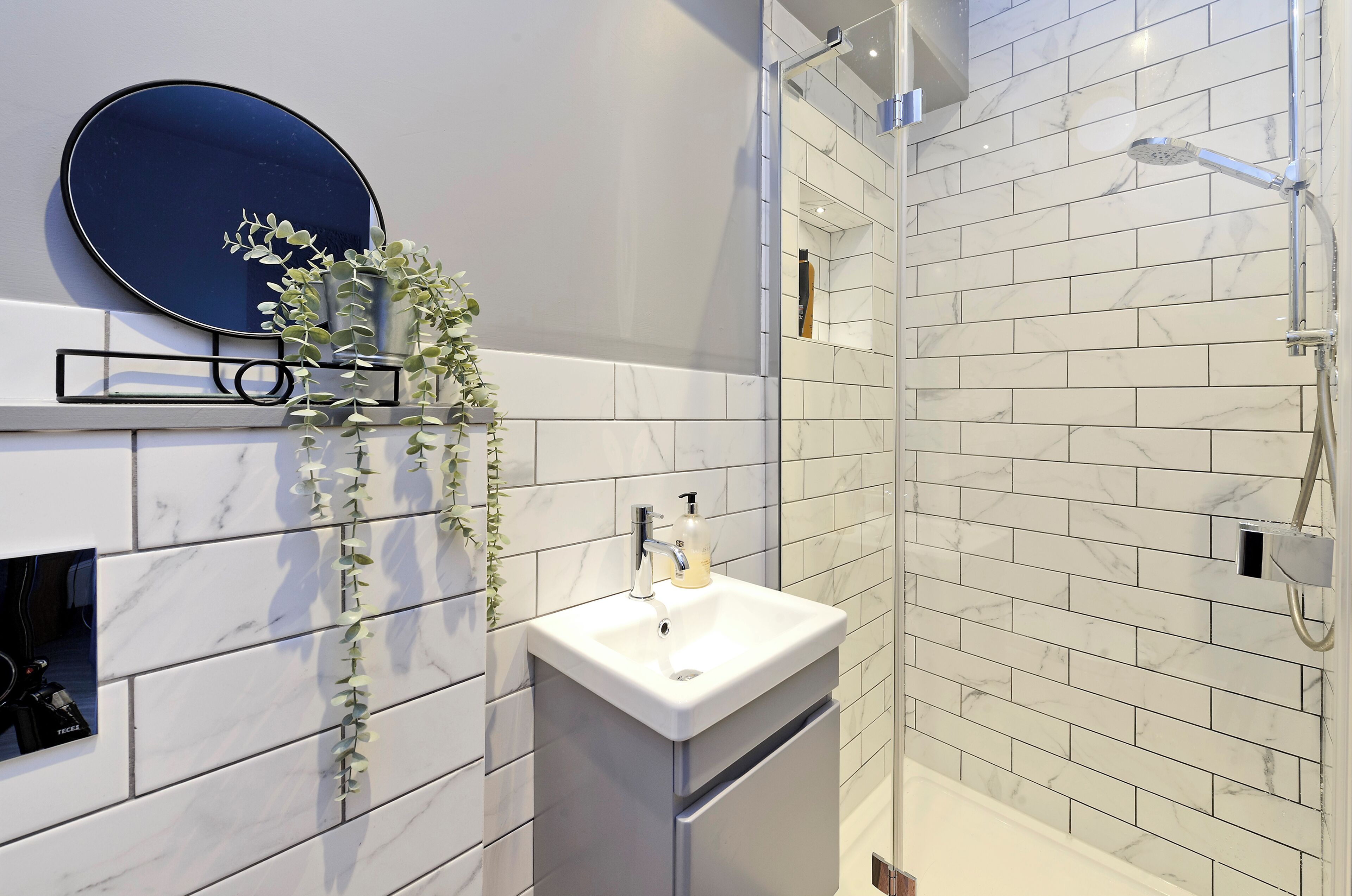 Apartment (2 Bedrooms) | Bathroom | Hair dryer, towels
