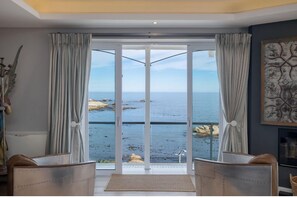 Luxury Apartment, 4 Bedrooms, River View, Oceanfront | Living area | IPod dock - Bayside Apartments (Cape Town)