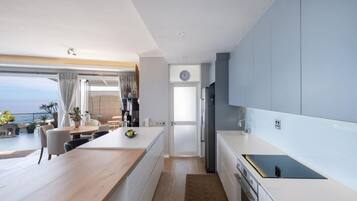 Luxury-Apartment, 4 Schlafzimmer, Flussblick, Meerseite | Eigene Küche