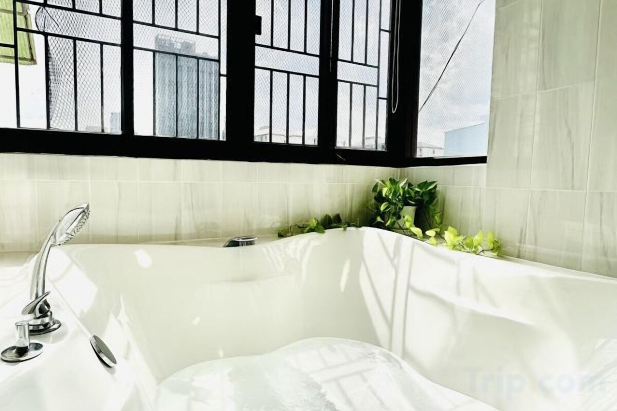 Bathroom | Shower, rainfall showerhead, free toiletries, hair dryer