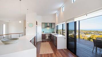 Microwave, oven, dishwasher, coffee/tea maker