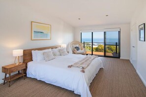 4 bedrooms, iron/ironing board, free WiFi