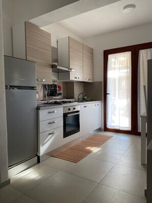 Réfrigérateur, four, plaque de cuisson, lave-vaisselle