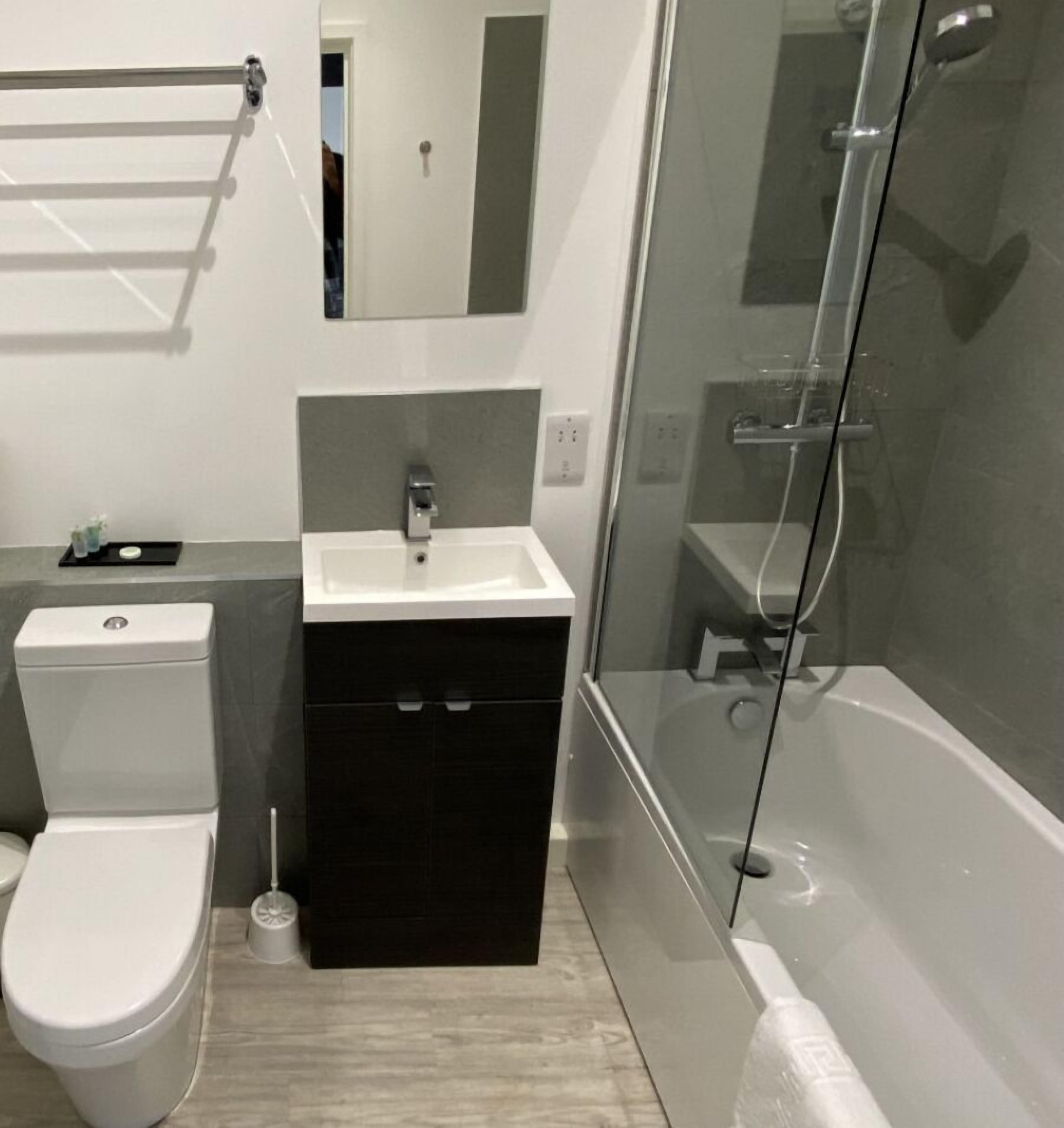 Sèche-cheveux, serviettes fournies