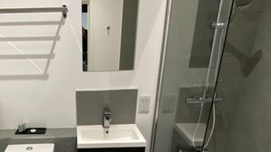 Hårføner og håndklær