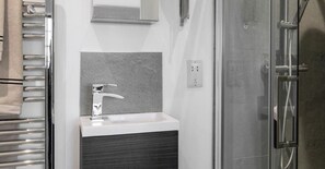 Hårføner og håndklær