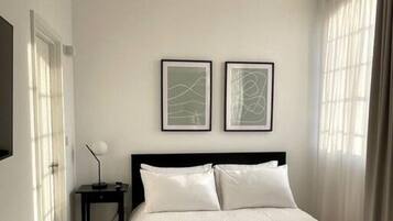 2 slaapkamers, een strijkplank/strijkijzer, gratis wifi, beddengoed