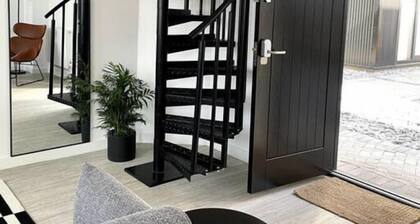 OneFiveSix Unique ApartHotel 2 Bed Duplex