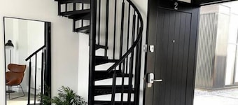 OneFiveSix Unique ApartHotel 2 Bed Duplex