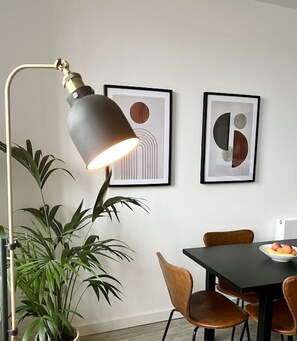 Dining - OneFiveSix Unique ApartHotel 2-Bed 2-Bathroom (Birmingham)