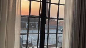 A window with a view of a parking lot and buildings. - OneFiveSix Unique ApartHotel 2 Bed (West Midlands)