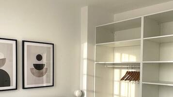 2 slaapkamers, een strijkplank/strijkijzer, gratis wifi, beddengoed