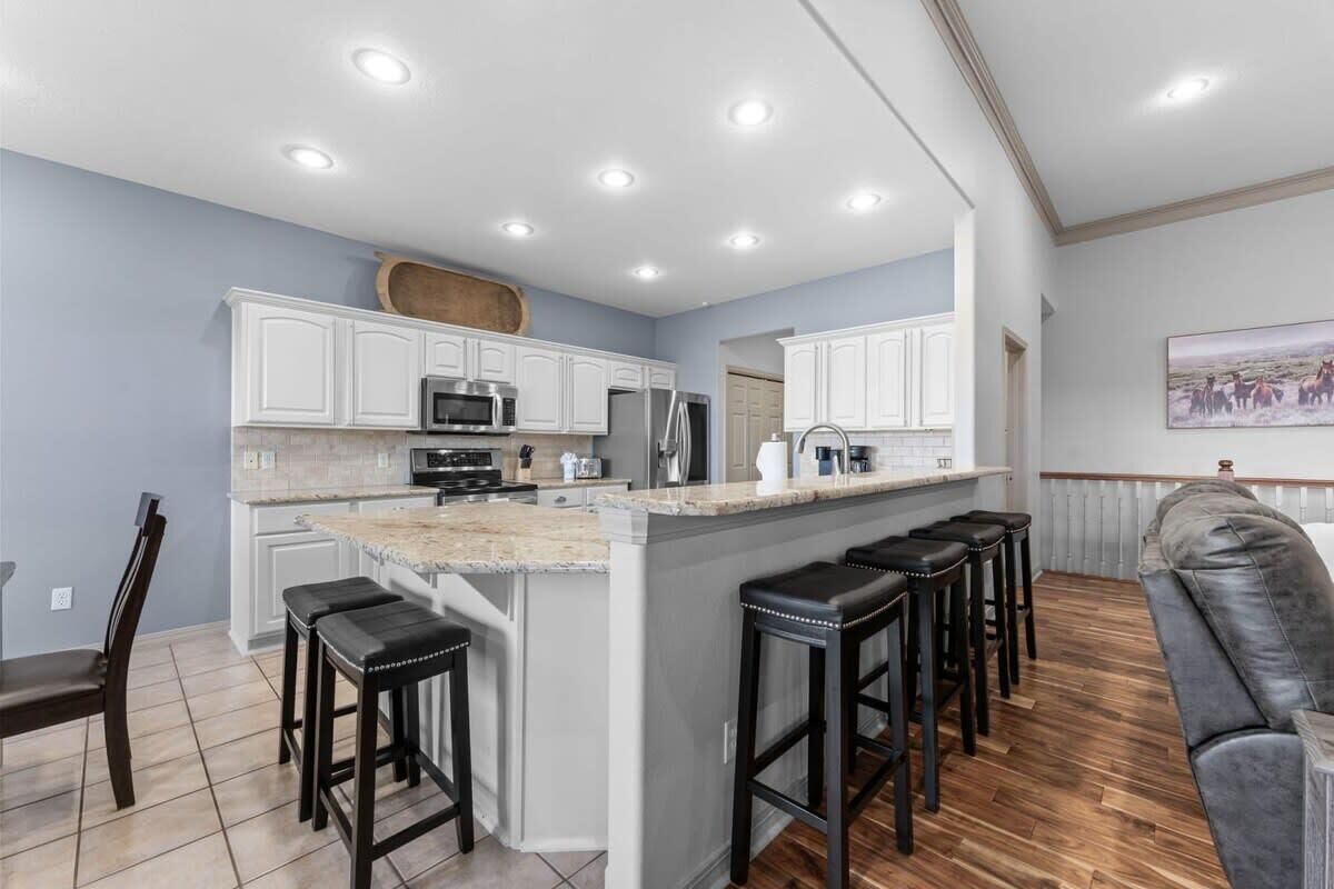 雪櫃、微波爐、焗爐、爐具