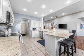 Fridge, microwave, oven, stovetop - Newly Upgraded - The Overlook at Stonebridge! (Branson West)