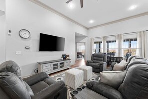TV, fireplace, offices