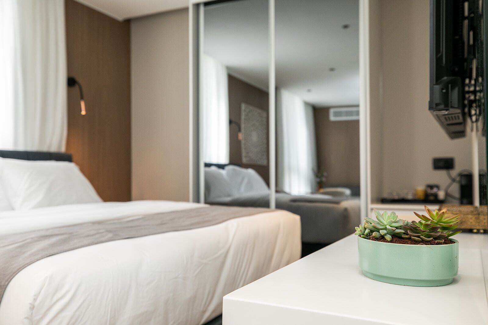 小型套房 | 熨斗/熨衣板、免费 WiFi、床单