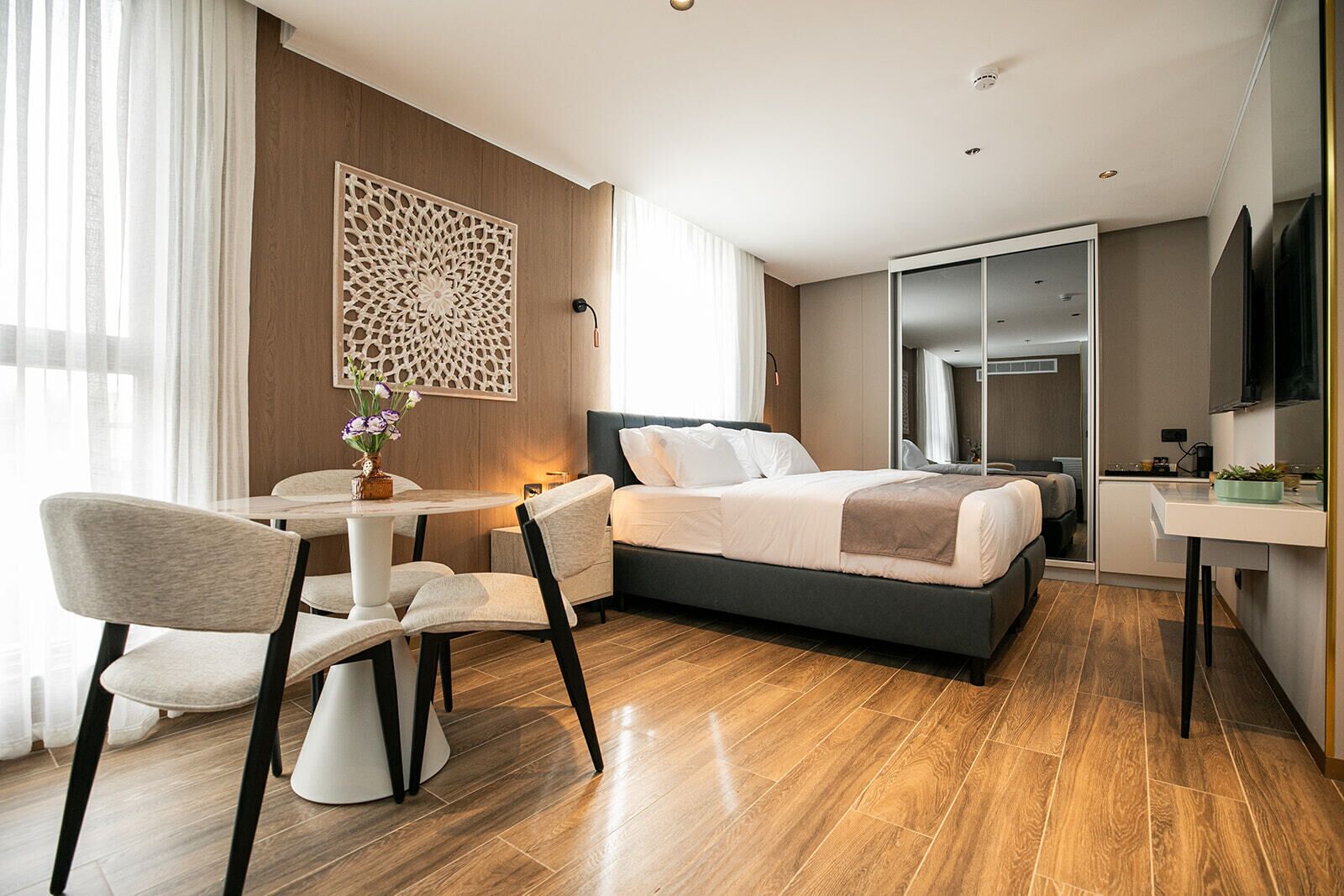 小型套房 | 熨斗/熨衣板、免费 WiFi、床单