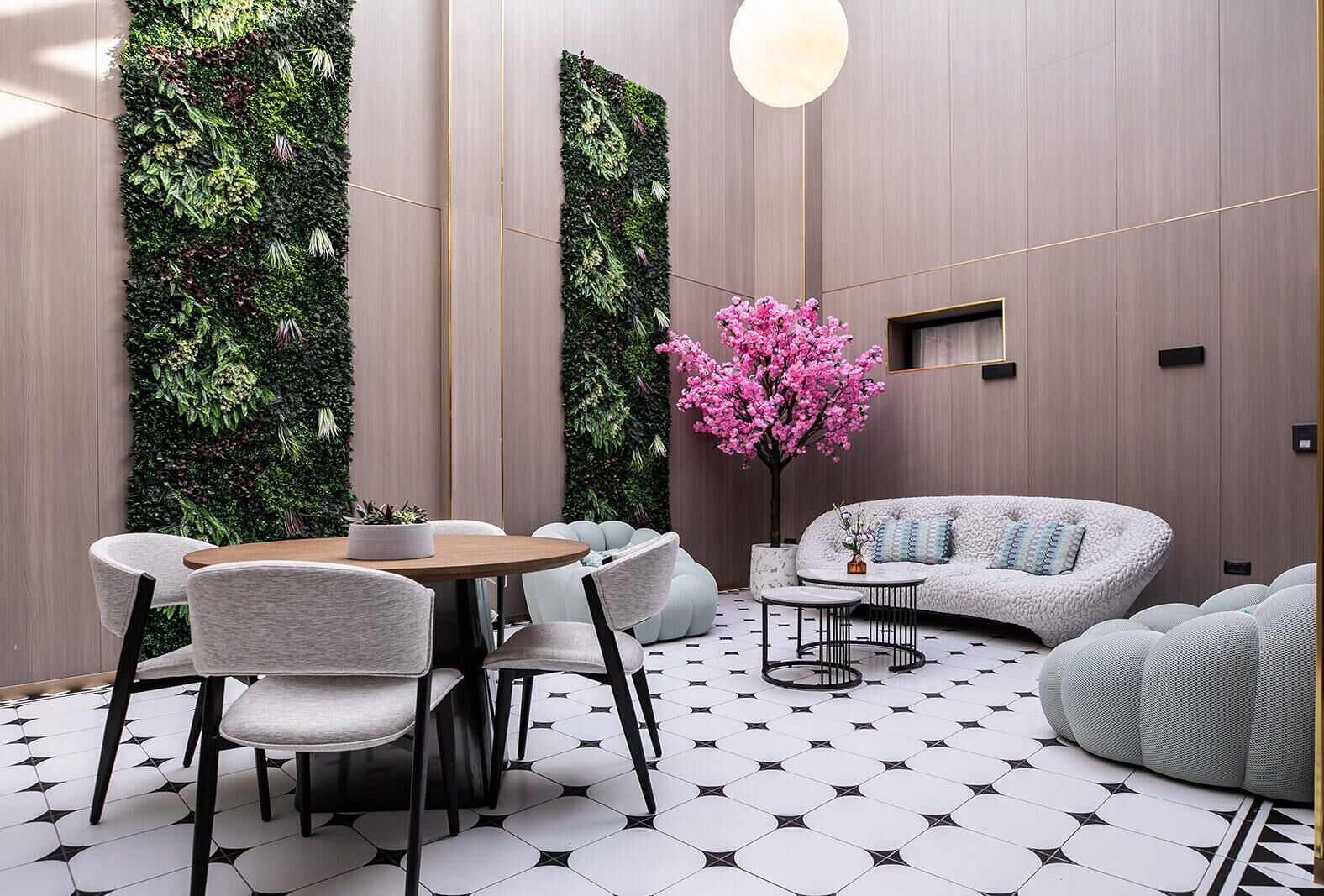 Coin salon dans le hall