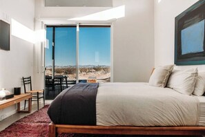 2 soverom, skrivebord, strykejern/-brett og wi-fi (inkludert)