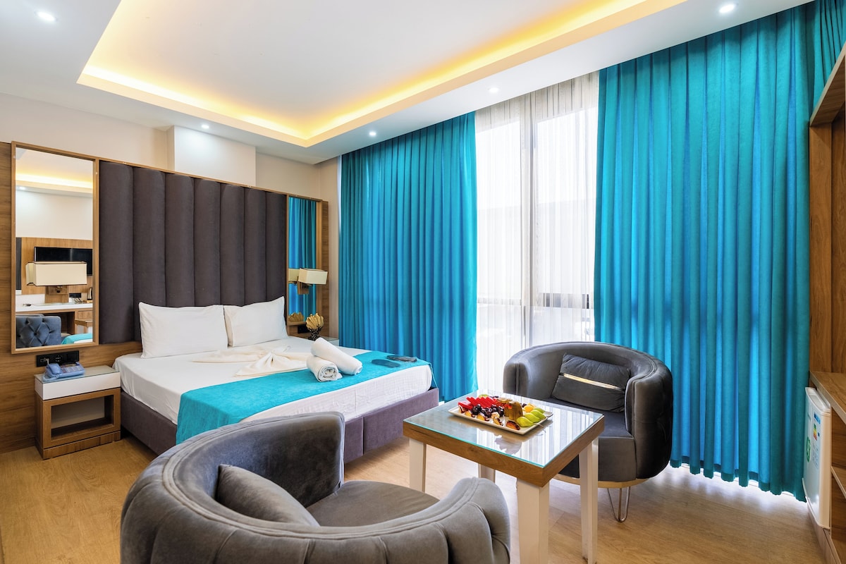 Premium bedding, minibar, desk, laptop workspace