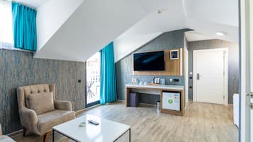 Luxe kamer | 1 slaapkamer, luxe beddengoed, een minibar, een bureau
