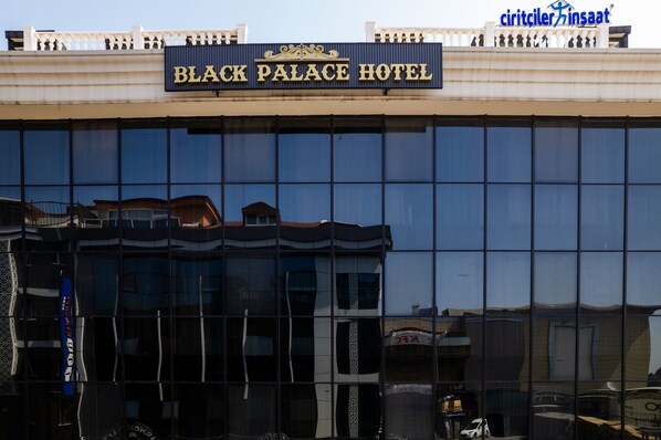 Exterior detail - BLACK PALACE HOTEL (Istanbul)