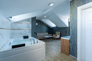 Suite Room 1+1 | 高級寢具、迷你吧、書桌、筆電工作空間