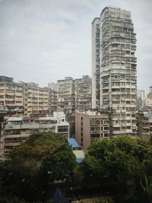 Blackout curtains, iron/ironing board, free WiFi, bed sheets - Greenery Inn (Macau)