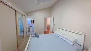3 bedrooms, iron/ironing board - WHALES ELEVEN - 11 Mitchell Street, South West Rocks (South West Rocks)