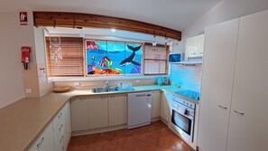 Fridge, stovetop, dishwasher, toaster