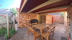 Outdoor dining - WHALES ELEVEN - 11 Mitchell Street, South West Rocks (South West Rocks)