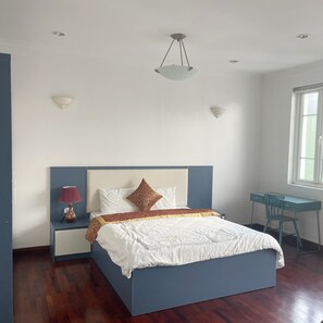 Hochwertige Bettwaren, Betten mit Memory-Foam-Matratzen, Zimmersafe