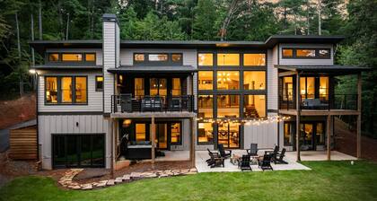 Pool!!! 5BR Mountain Modern Luxury in Ellijay! Family Time!