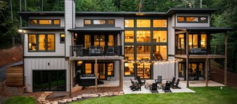 Pool!!! 5BR Mountain Modern Luxury in Ellijay! Family Time!
