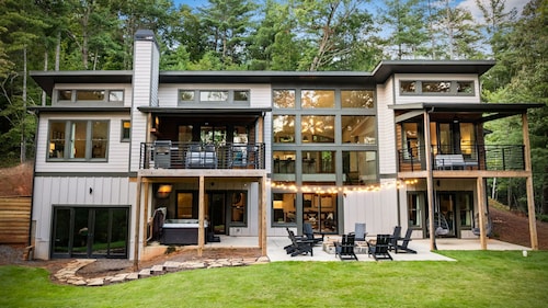 Pool!!! 5BR Mountain Modern Luxury in Ellijay! Family Time!