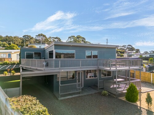 Escape to Coastal Tranquility - 400m from Primrose Sands Beach