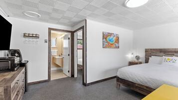 2 bedrooms, travel cot, WiFi, bed sheets