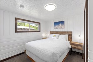 2 bedrooms, travel cot, WiFi, bed sheets