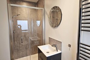 House | Bathroom | Separate tub and shower, deep soaking tub, hair dryer, towels - Luxury 3-bed House in the Scottish Highlands (Inverness)